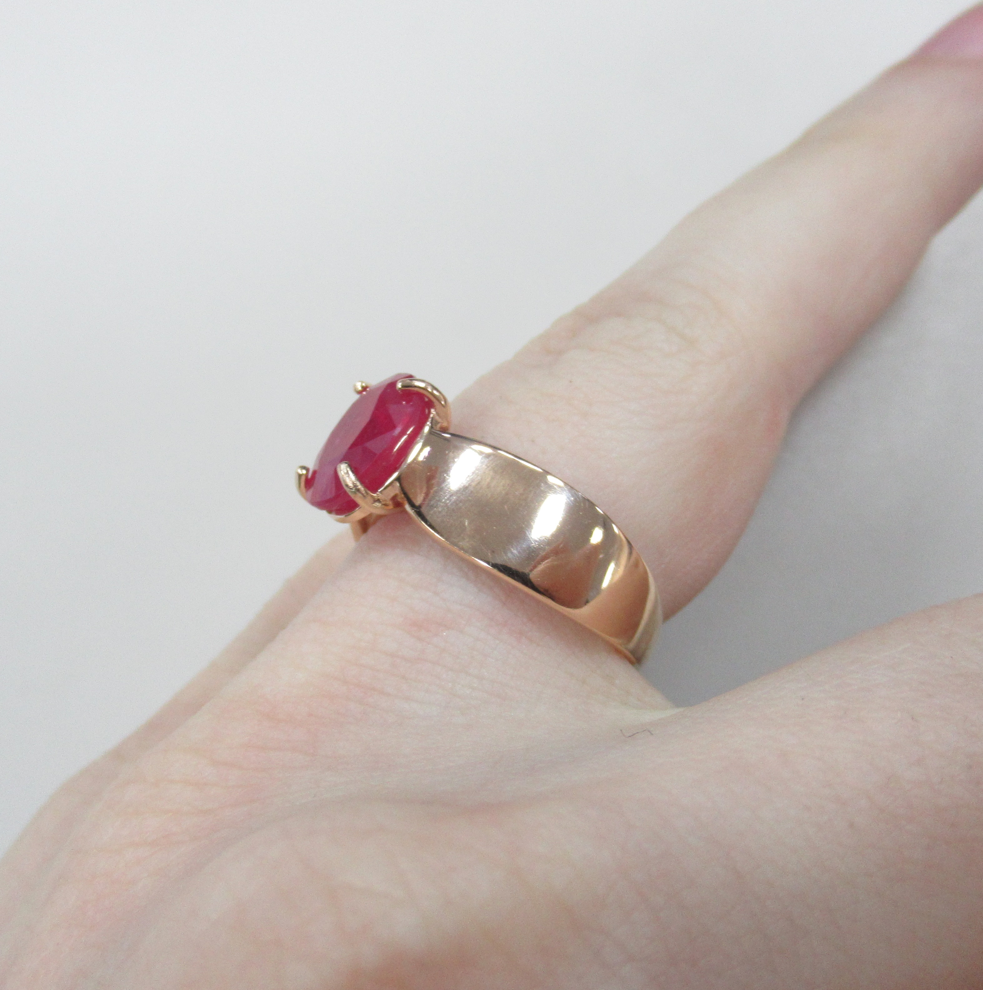 Серебряное кольцо с рубином